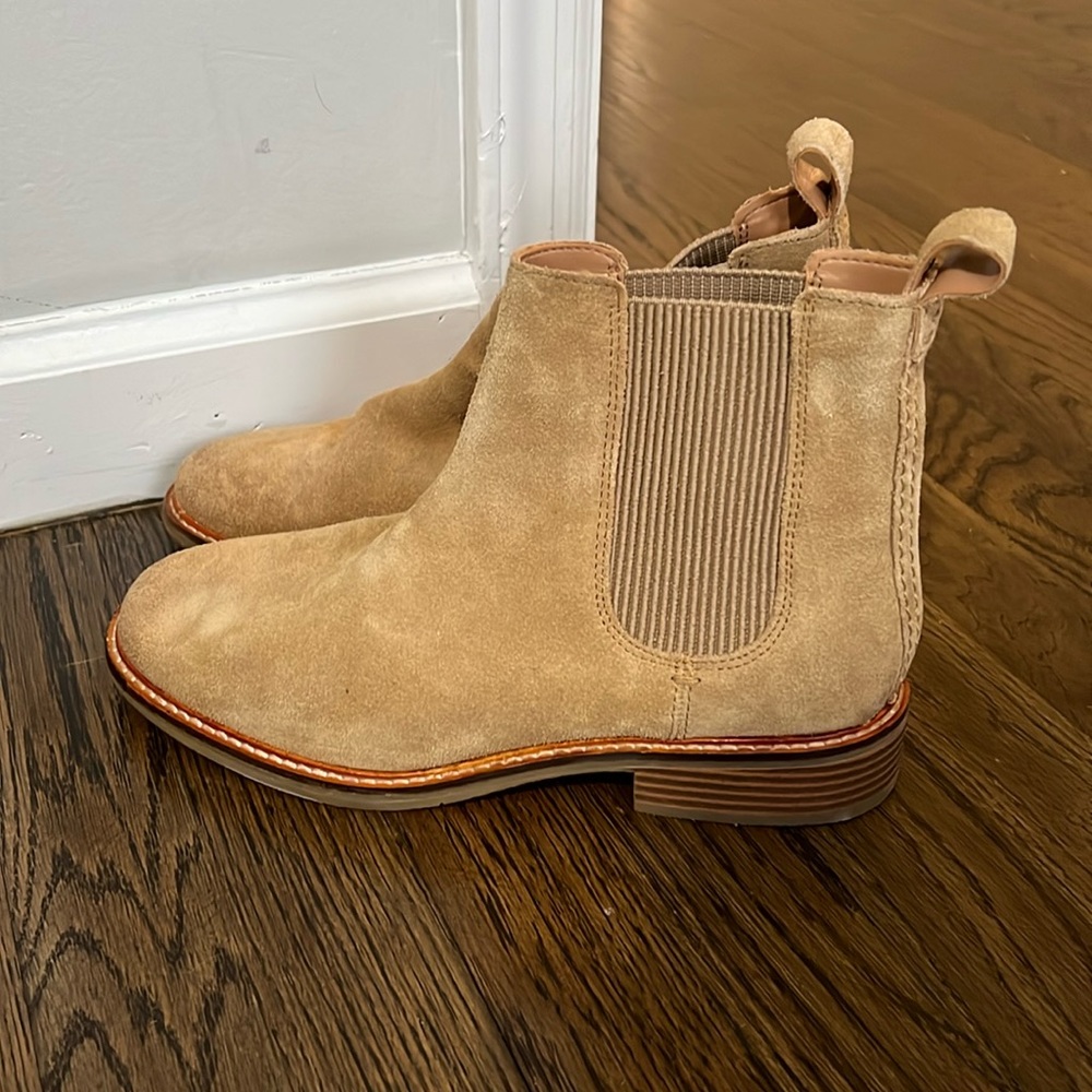 Clark’s booties size 8